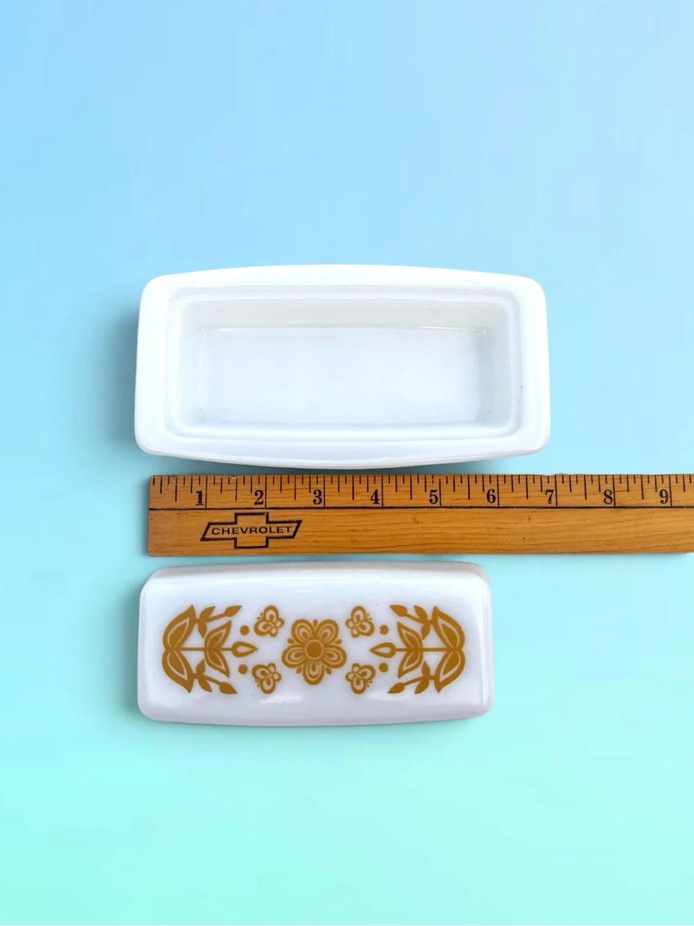 Pyrex vintage milk